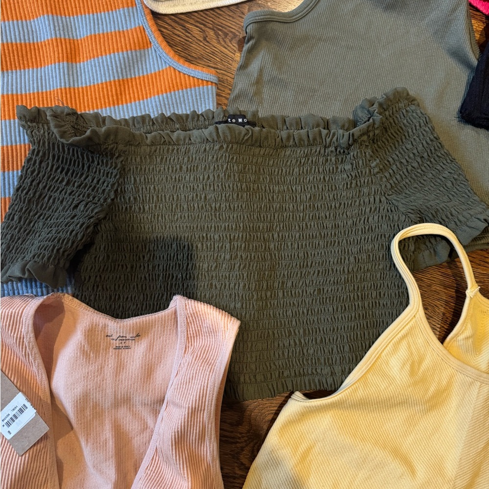 Stylish Women's Tank Top Collection - Picture 5 of 16